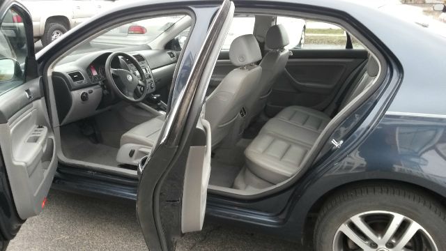 2005 Volkswagen Jetta Reg Cab 135.5 WB 4WD DRW