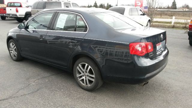 2005 Volkswagen Jetta Reg Cab 135.5 WB 4WD DRW