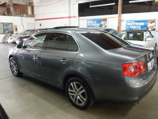 2005 Volkswagen Jetta Reg Cab 135.5 WB 4WD DRW