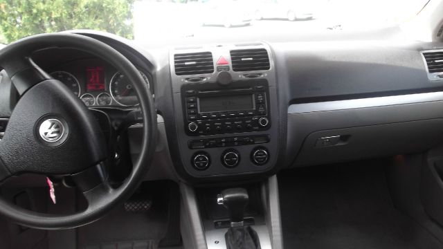 2005 Volkswagen Jetta Reg Cab 135.5 WB 4WD DRW