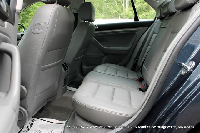 2005 Volkswagen Jetta Reg Cab 135.5 WB 4WD DRW