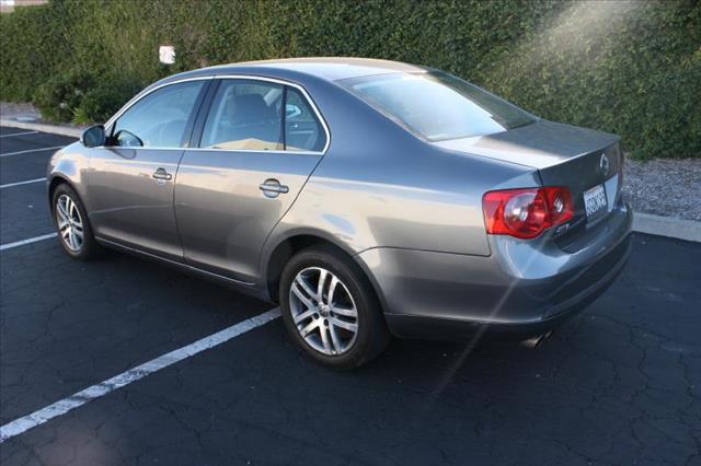 2005 Volkswagen Jetta Reg Cab 135.5 WB 4WD DRW