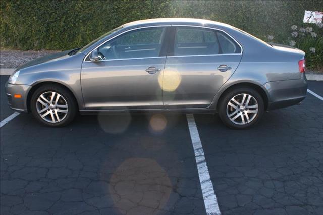 2005 Volkswagen Jetta Reg Cab 135.5 WB 4WD DRW