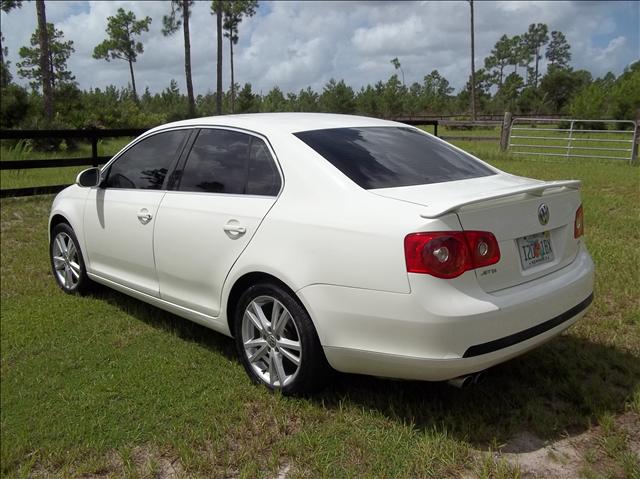 2005 Volkswagen Jetta 5 Door Quad Seating