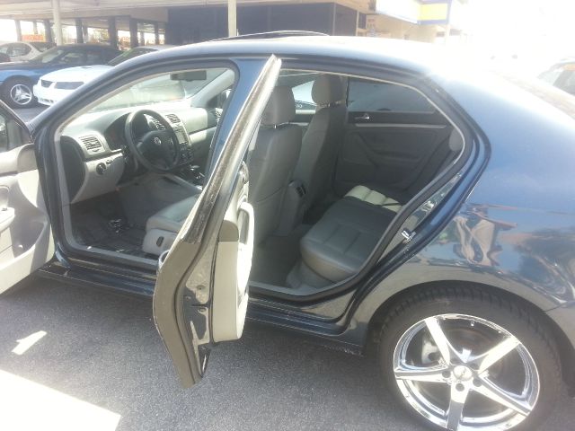 2005 Volkswagen Jetta Reg Cab 135.5 WB 4WD DRW