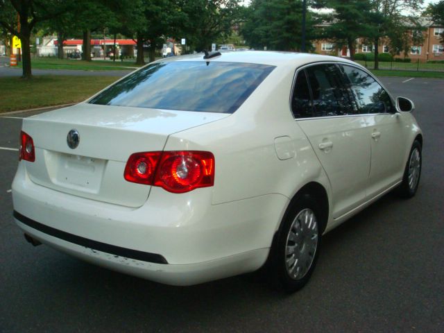 2005 Volkswagen Jetta Reg Cab 135.5 WB 4WD DRW