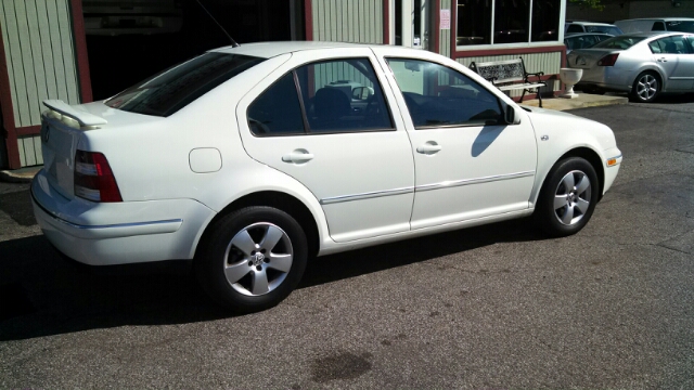 2005 Volkswagen Jetta FWD 4dr Sport
