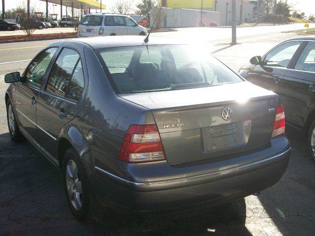 2005 Volkswagen Jetta 4dr 112 WB AWD