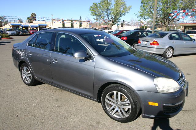 2005 Volkswagen Jetta Reg Cab 135.5 WB 4WD DRW