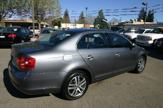 2005 Volkswagen Jetta Reg Cab 135.5 WB 4WD DRW