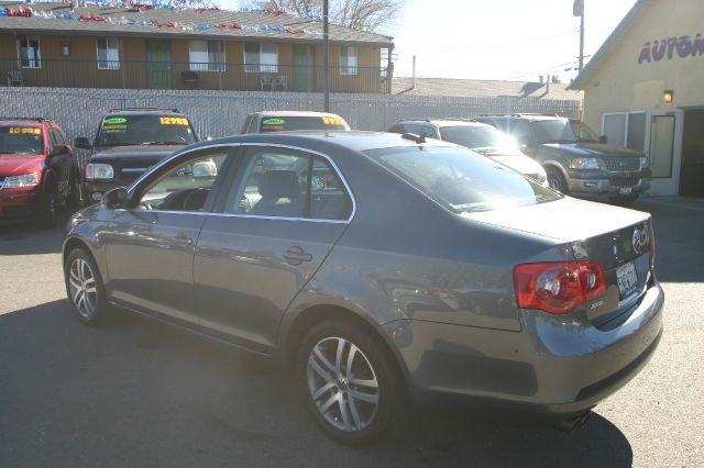 2005 Volkswagen Jetta Reg Cab 135.5 WB 4WD DRW