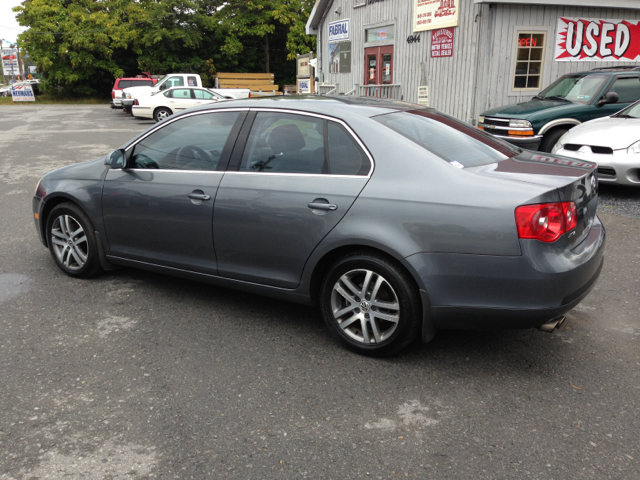 2005 Volkswagen Jetta Reg Cab 135.5 WB 4WD DRW