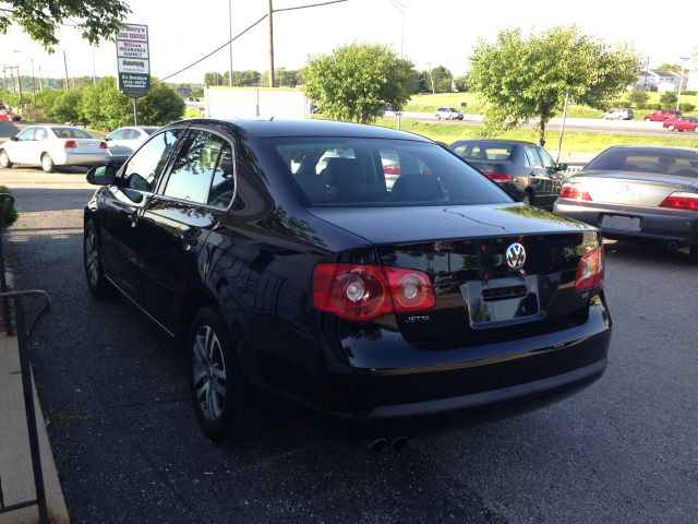2006 Volkswagen Jetta Reg Cab 135.5 WB 4WD DRW