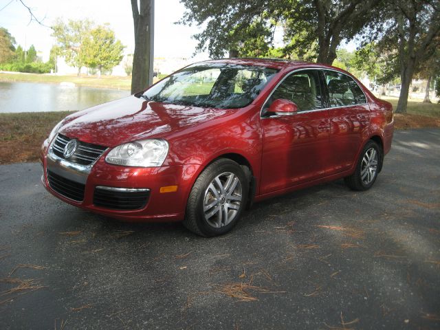 2006 Volkswagen Jetta Awd-nav-quads-third-moonroof-1 Owner