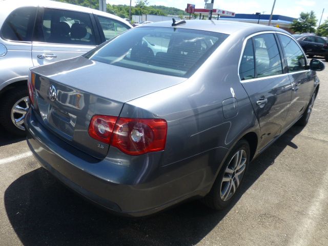 2006 Volkswagen Jetta Reg Cab 135.5 WB 4WD DRW