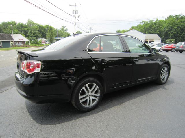 2006 Volkswagen Jetta Reg Cab 135.5 WB 4WD DRW