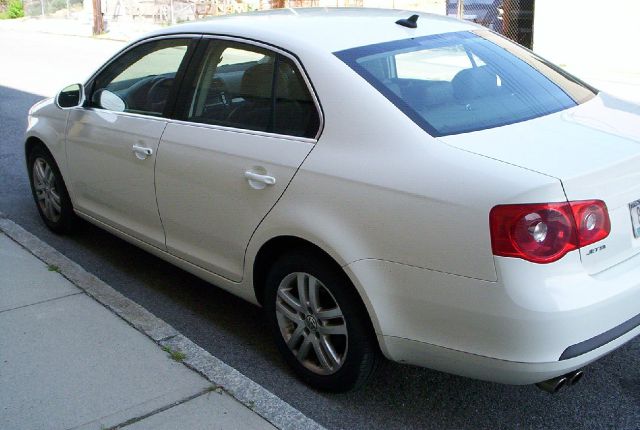 2007 Volkswagen Jetta Reg Cab 112 WB 4WD SLT
