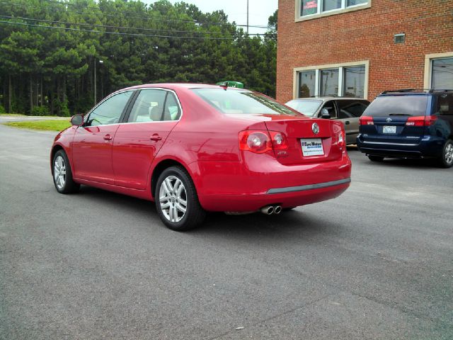 2007 Volkswagen Jetta Reg Cab 112 WB 4WD SLT