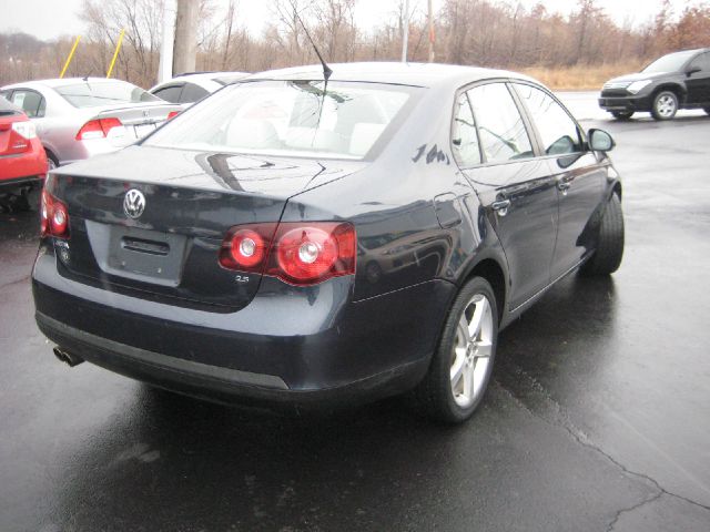2010 Volkswagen Jetta LT 4-door