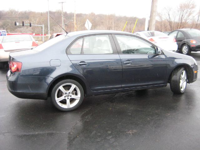 2010 Volkswagen Jetta LT 4-door