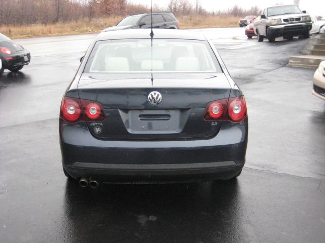 2010 Volkswagen Jetta LT 4-door