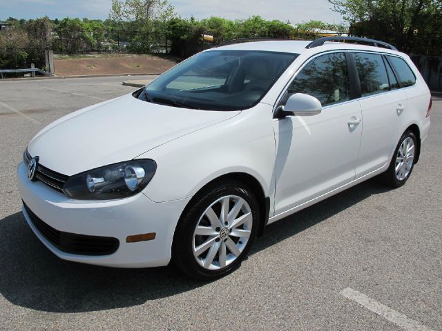 2010 Volkswagen Jetta T6 AWD 7-passenger Leather Moonroof