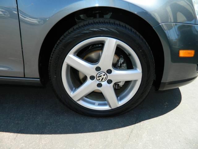 2010 Volkswagen Jetta AVEO LS