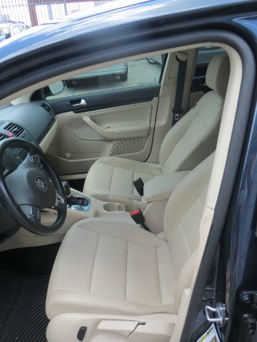 2010 Volkswagen Jetta CD With MP3