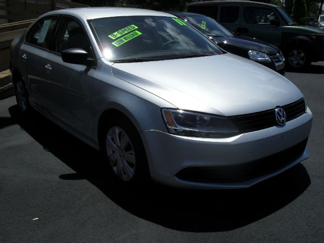 2011 Volkswagen Jetta LS Flex Fuel 4x4 This Is One Of Our Best Bargains