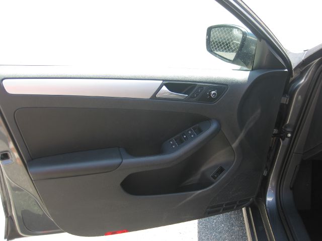 2013 Volkswagen Jetta Reg Cab 111.2 Inch WB 2WD LS Truck