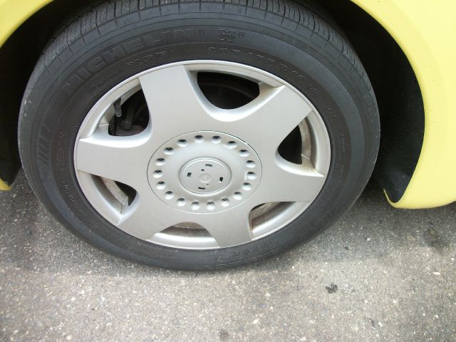 1998 Volkswagen New Beetle Base