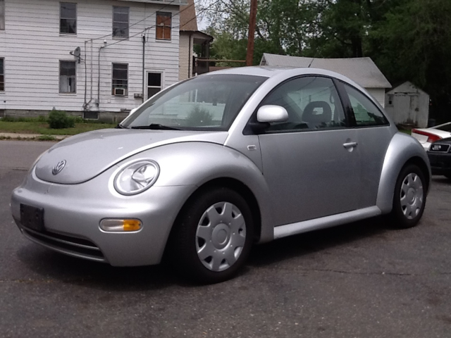 1999 Volkswagen New Beetle S Sedan