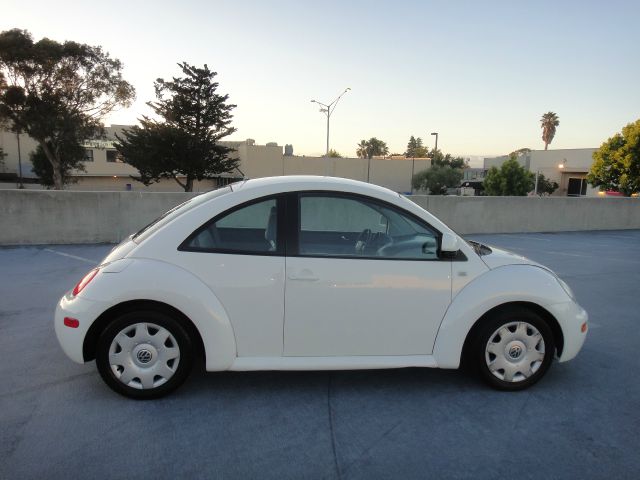 1999 Volkswagen New Beetle S Sedan