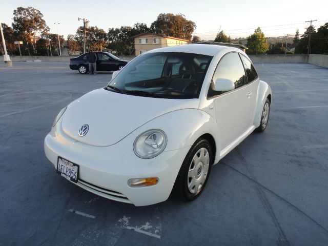 1999 Volkswagen New Beetle S Sedan