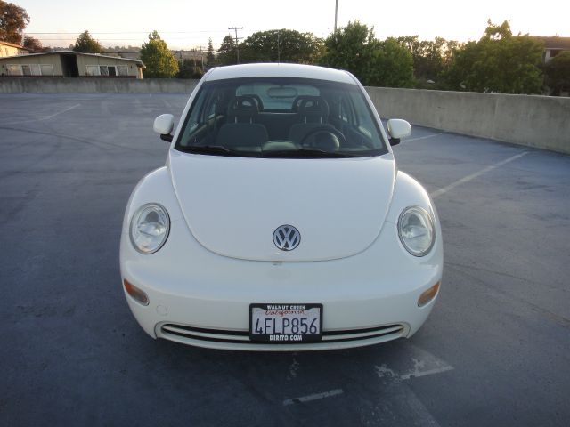 1999 Volkswagen New Beetle S Sedan