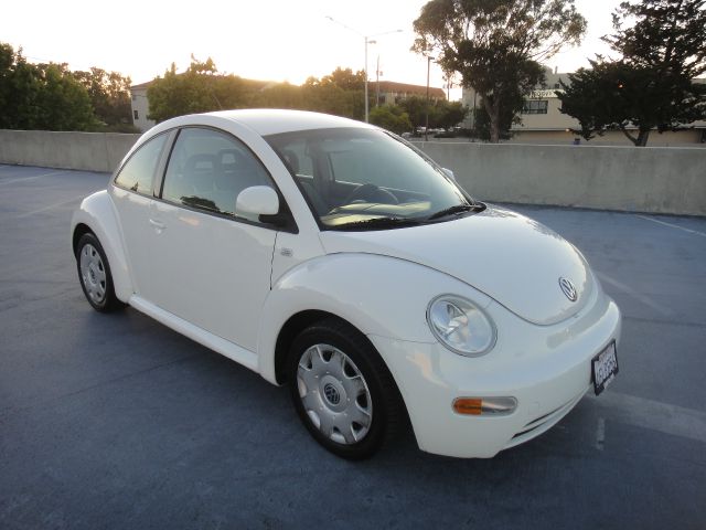 1999 Volkswagen New Beetle S Sedan