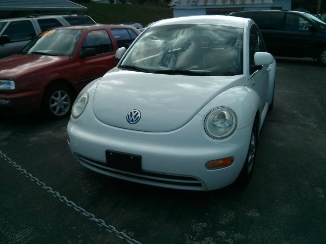 1999 Volkswagen New Beetle S Sedan