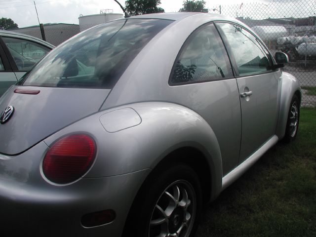 1999 Volkswagen New Beetle S Sedan