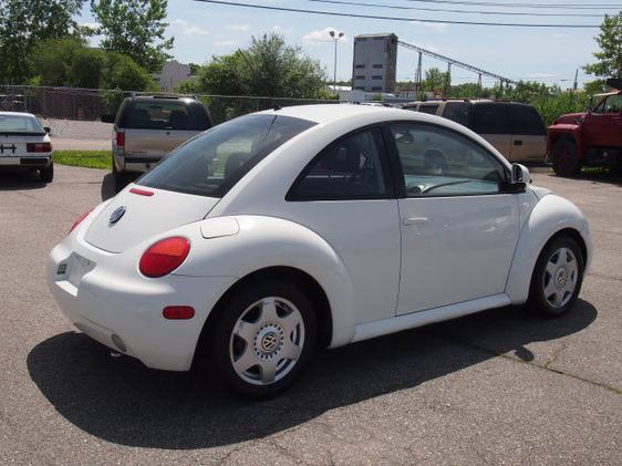 1999 Volkswagen New Beetle Quad Cab 4x2 Shortbox XLT