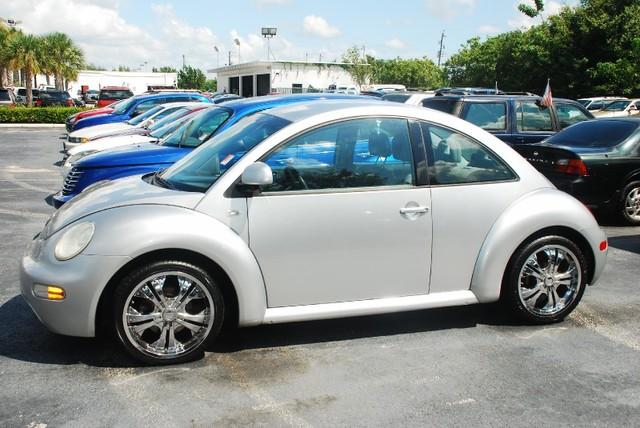 1999 Volkswagen New Beetle S Sedan