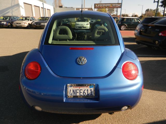 2000 Volkswagen New Beetle S Sedan