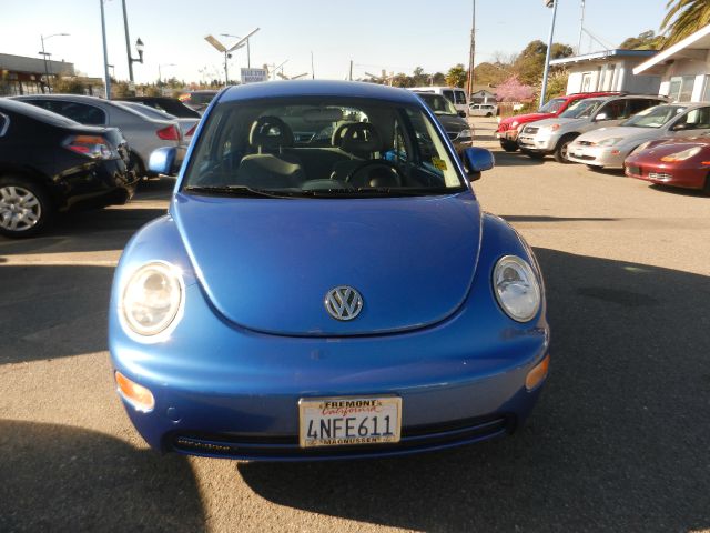 2000 Volkswagen New Beetle S Sedan