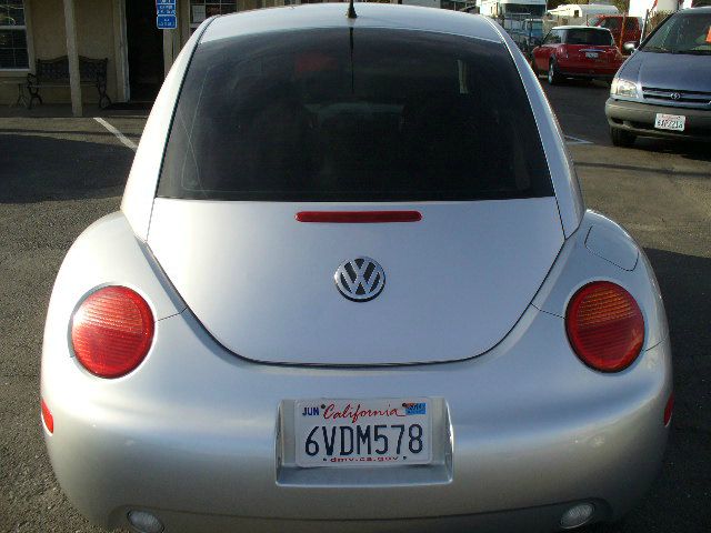 2000 Volkswagen New Beetle S Sedan