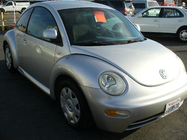 2000 Volkswagen New Beetle S Sedan
