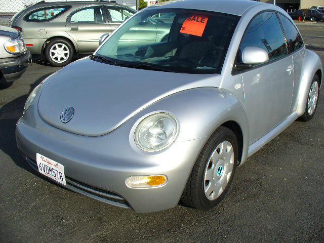 2000 Volkswagen New Beetle S Sedan