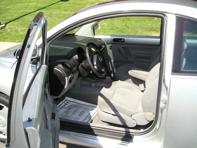 2000 Volkswagen New Beetle Quad Cab 4x2 Shortbox XLT