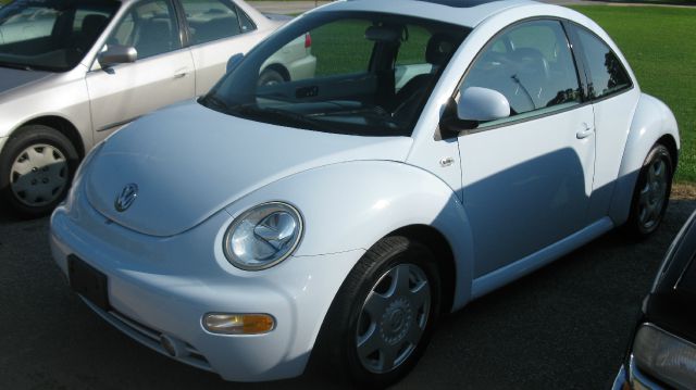 2000 Volkswagen New Beetle Quad Cab 4x2 Shortbox XLT