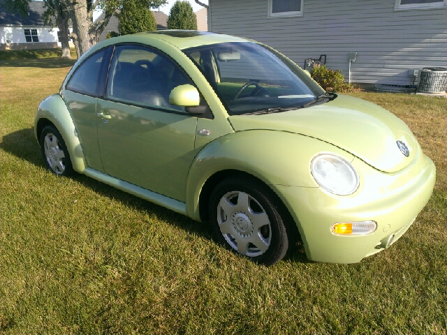 2000 Volkswagen New Beetle Quad Cab 4x2 Shortbox XLT