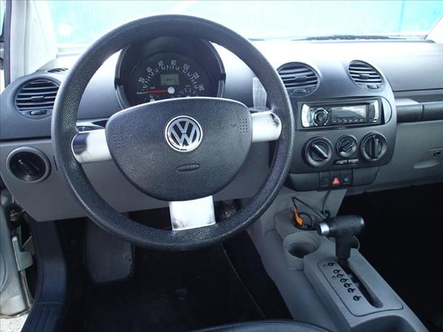 2000 Volkswagen New Beetle FWD 4dr Sport