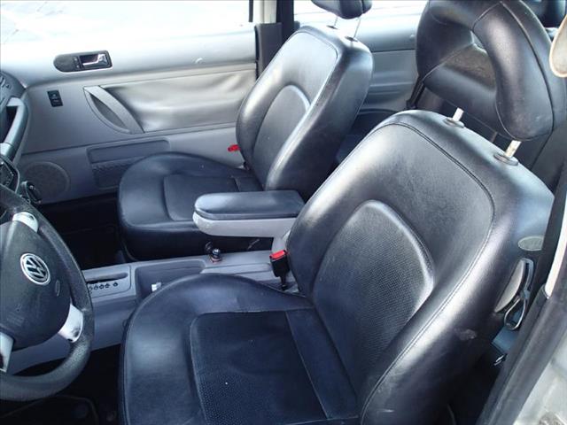 2000 Volkswagen New Beetle FWD 4dr Sport